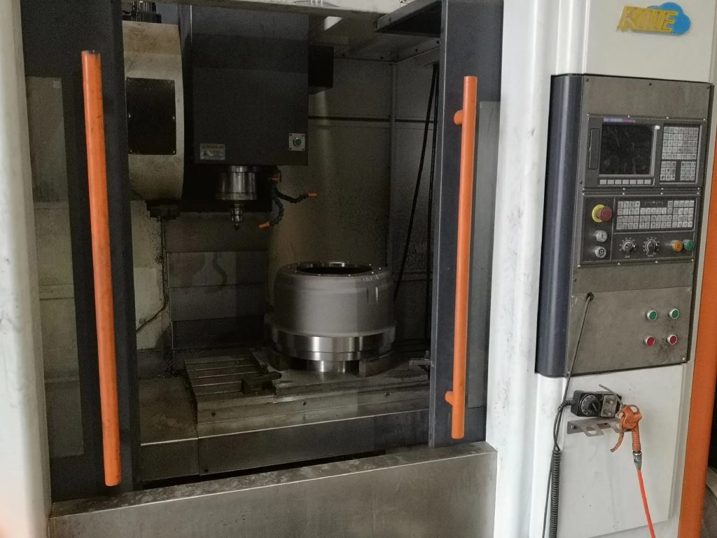 The size of brake drum machined by vertical lathe conforms to international standards